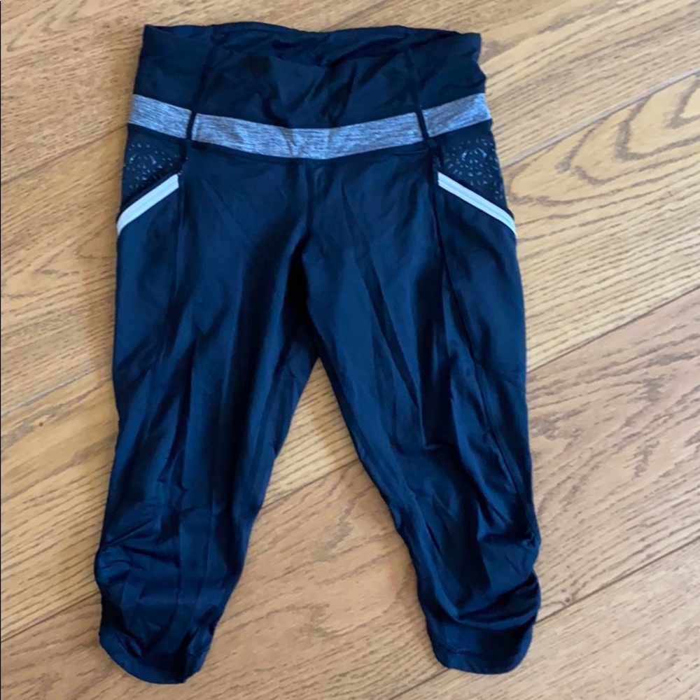 Lululemon size 4 work out pants